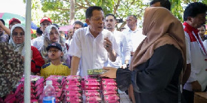 Kunjungi Bazar UMKM di Lhokseumawe, Pedagang Antusias Sambut Pj Gubernur Aceh