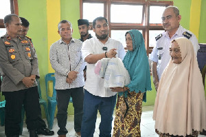Pemkab Aceh Besar Kembali Serahkan Bantuan untuk Korban Musibah Bencana Alam