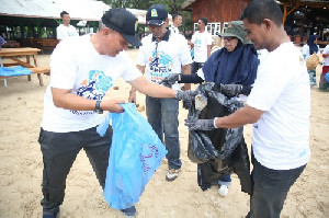 Pemkab Aceh Besar Apresiasi Aksi Bersih Pantai PT Pelindo di Lampuuk