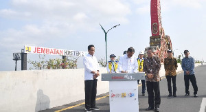 Resmikan Jembatan Kretek 2 di Kabupaten Bantu, Jokowi: Perlancar Distribusi Logistik Antardaerah