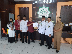 Kakanwil Kemenag Aceh Serahkan Zakat Penghasilan Pegawai Rp50 Juta ke BMA