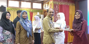 Pemerintah Bersama OASE-KIM Serahkan Penghargaan Bagi Lima Perempuan Berjasa di Aceh