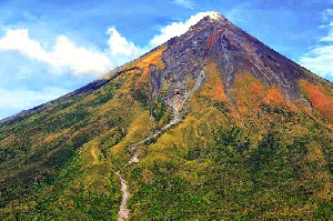 Gunung Berapi Mayon Filipina Muntahkan Lava, Ribuan Warga Bersiap Dievakuasi
