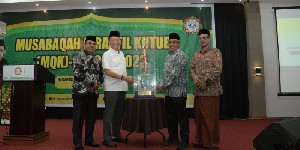 Tutup MQK se-Aceh, Achmad Marzuki Serahkan Piala Juara Umum untuk Aceh Besar