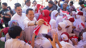 Pj Gubernur Aceh Hadiri Pencanangan Pembagian Bendera Merah Putih di Lhokseumawe
