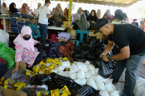Pasar Murah Jelang Idul Adha Jadi Kado Indah Bagi Warga Empe Tunong