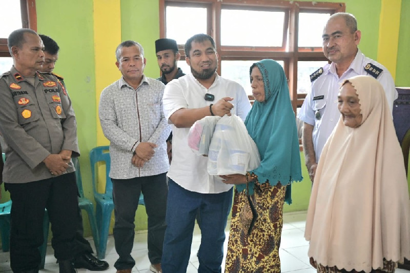 Pemkab Aceh Besar Kembali Serahkan Bantuan untuk Korban Musibah Bencana Alam
