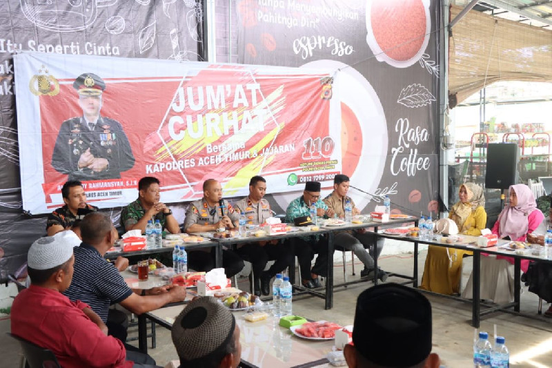 Jumat Curhat di Ranto Peureulak, Kapolres Aceh Timur Imbau Penyelesaian di Tingkat Gampong