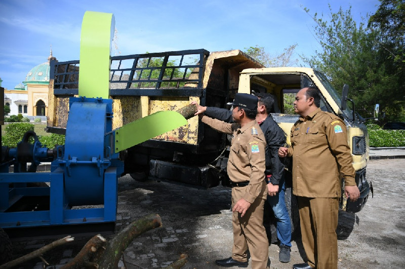 Pj Bupati Aceh Jaya Luncurkan Mesin Chipper, Peluang Bisnis Biomas yang Menjanjikan