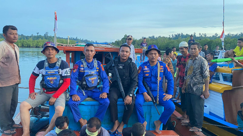 Patroli Gabungan PSDKP Bersama Satpolairud Polres Simeulue Tangkap Kapal Bom Ikan