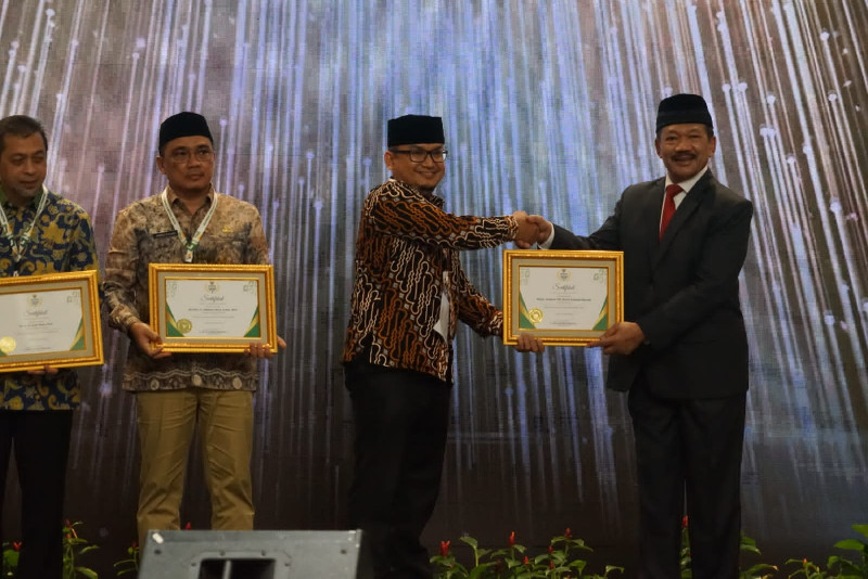 Achmad Marzuki Terima Penghargaan BAZNAS Kategori Gubernur Pendukung Utama Pengelolaan Zakat