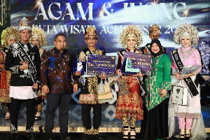 Pj Bupati Nobatkan Kamal Kurnia Hasan dan Maghfirah Duta Wisata Aceh Besar 2023