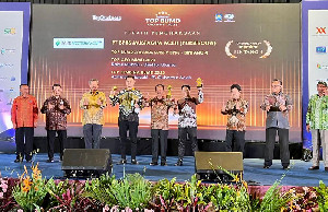 Pj Gubernur Aceh Raih Penghargaan TOP Pembina BUMD 2023