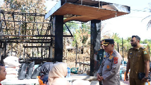 Kapolresta Banda Aceh Salurkan Bansos kepada Korban Musibah Kebakaran Kecamatan Blang Bintang