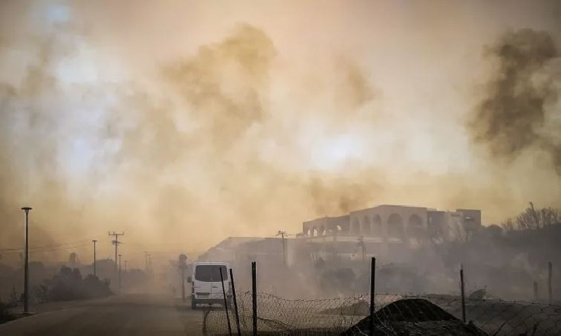 Kebakaran Hutan di Pulau Rhodes Yunani, Ribuan Warga dan Turis Dievakuasi