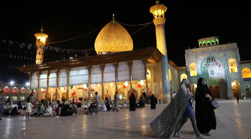 Iran Eksekusi Mati Dua Orang atas Serangan Maut Kuil Shiraz