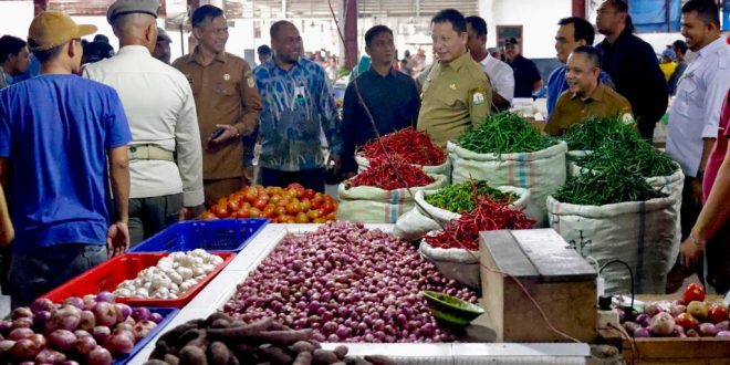 Blusukan ke Pasar Al-Mahirah, Achmad Marzuki Ingatkan BAS Jaga UMKM dari Pinjol