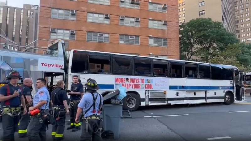 FDNY: Lusinan Terluka dalam Tabrakan Bus di New York City