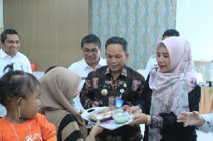 Tangani Stunting, Pj Bupati Aceh Jaya Resmikan Kegiatan PMT Berbahan Pangan Lokal