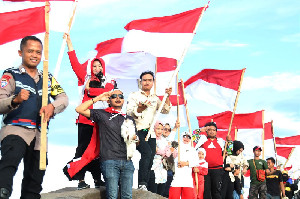 Komunitas Pecinta Hewan Kibarkan Merah Putih di Tugu Nol KM Banda Aceh