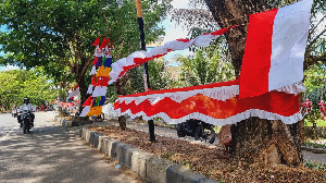 Penjual Bendera Mulai Ramai Padati Trotoar Jalan Kota Banda Aceh