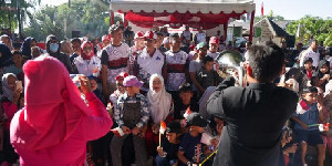 Pj Gubernur Saksikan Pawai Karnaval Kemerdekaan Bersama Ribuan Masyarakat Kota Banda Aceh