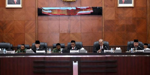 Penjabat Gubernur Hadiri Paripurna DPRA, Dengarkan Pendapat Banggar atas Pertanggungjawaban APBA 2022