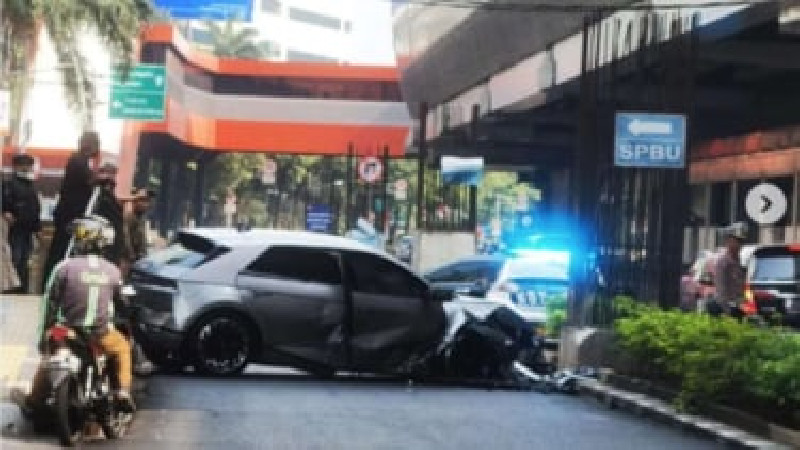 Kecelakaan Jalan Rasuna Said Hancurkan Mobil Listrik IONIQ