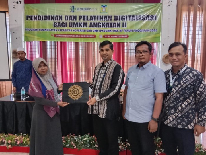 Tingkatkan Daya Saing, Diskopukmdag Aceh Besar Gencarkan Digitalisasi Pelaku UMKM