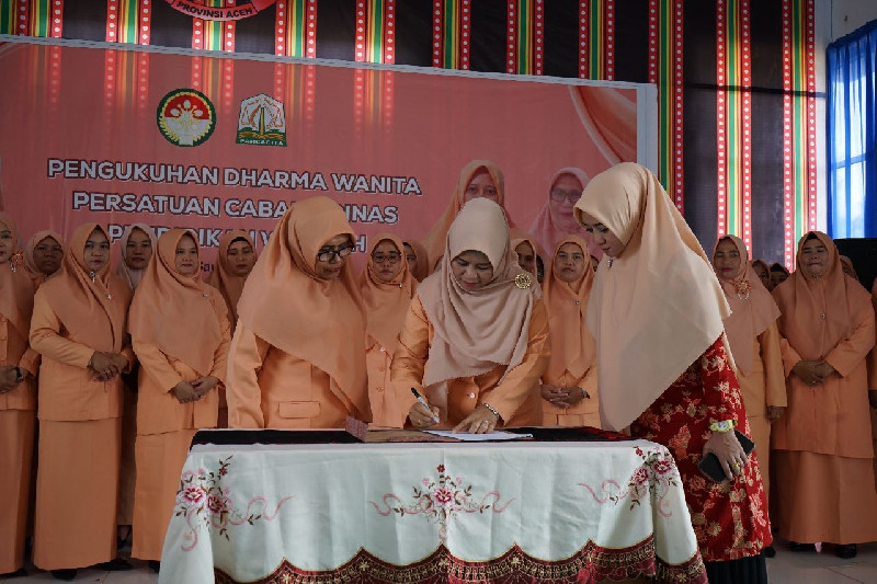Lantik Pengcab Gayo Lues dan Agara, Ini Pesan Ketua DWP Disdik Aceh
