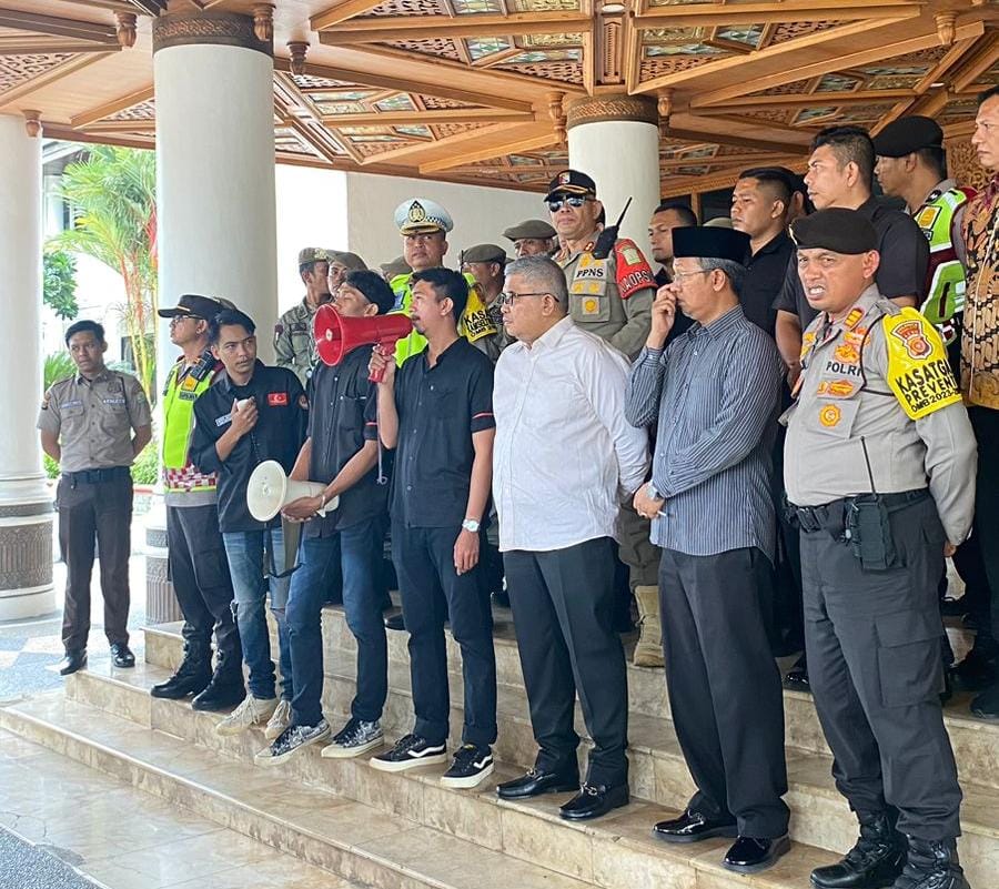 Aksi Pemuda Aceh Tuntut Pemerintah Jemput Anggaran PON Dari Pusat