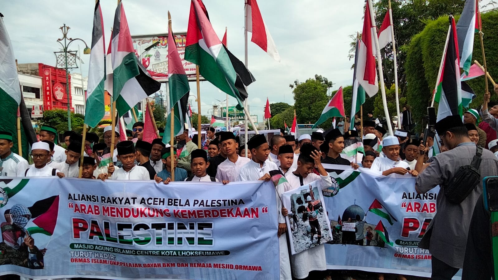 Ratusan Ormas Turun ke Jalan Lakukan Aksi Bela Palestina di Lhokseumawe