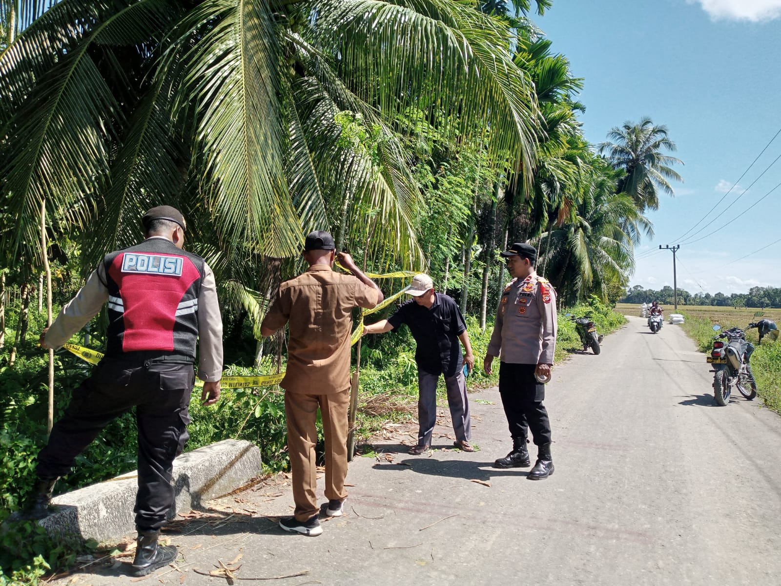 Sempadan Jalan Kecamatan Paya Bakong Amblas, Polisi Imbau Warga Berhati-hati