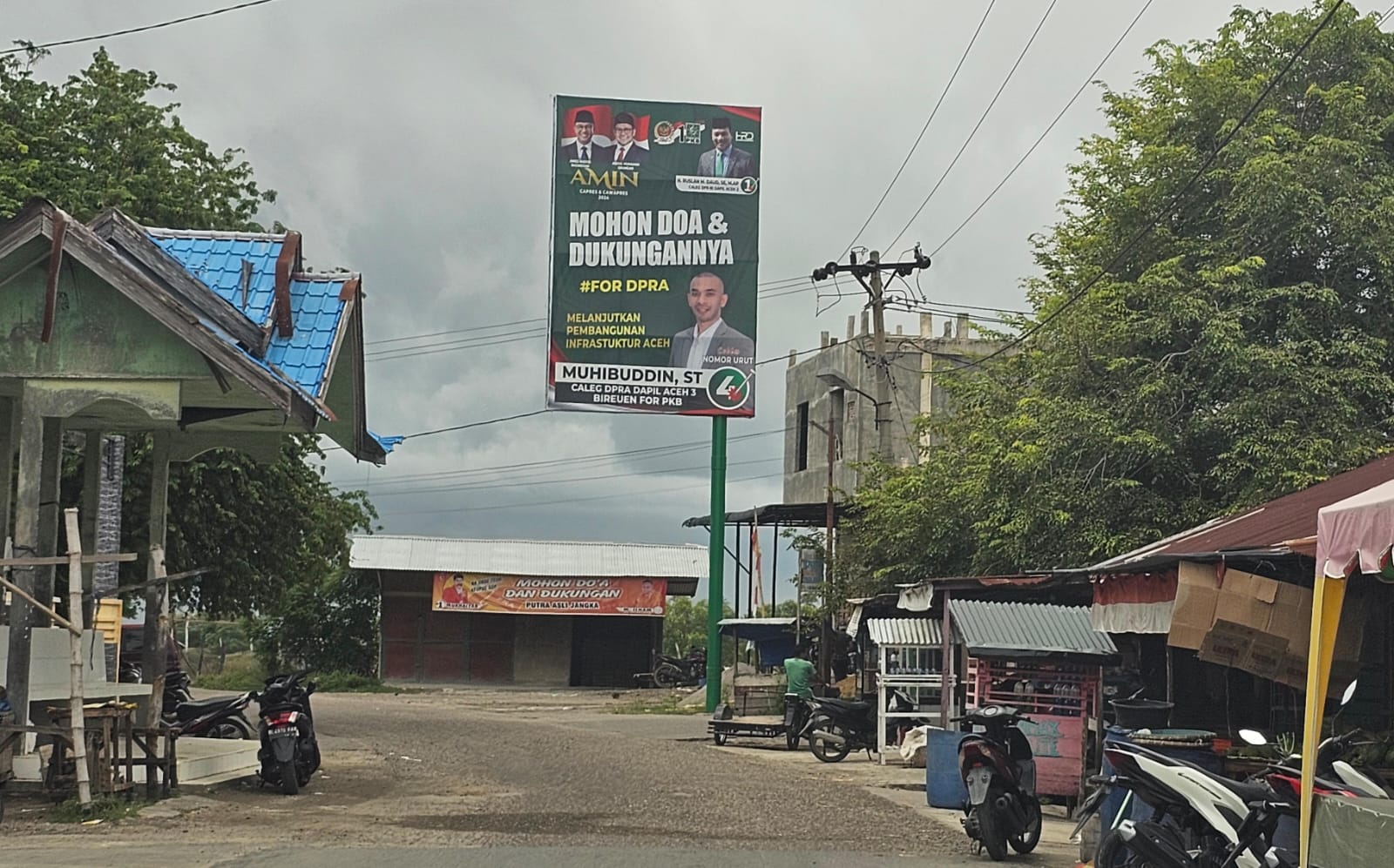 Curi Star Kampanye, Baliho Caleg Mulai Bertebaran di Bireuen