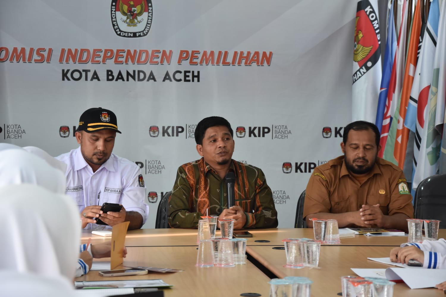 Belajar Pemilu, Puluhan Siswa SMK Farmasi Cut Mutia Kunjungi Kota Banda Aceh