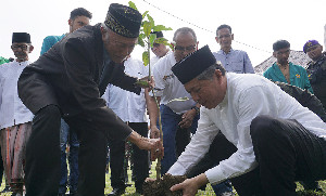 Milad ke-62, USK Baksos di Makam Syiah Kuala
