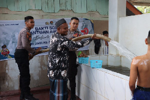 Polres Aceh Utara Berikan Bantuan Air Bersih ke Dayah Tahfizul Quran Ar-Raudhah