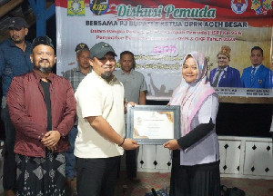 Pemuda Inovatif Aceh Besar Diberikan Penghargaan oleh Pj Bupati Iswanto