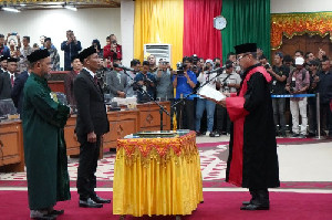 Zulfadhli Resmi Menjabat Sebagai Ketua DPR Aceh