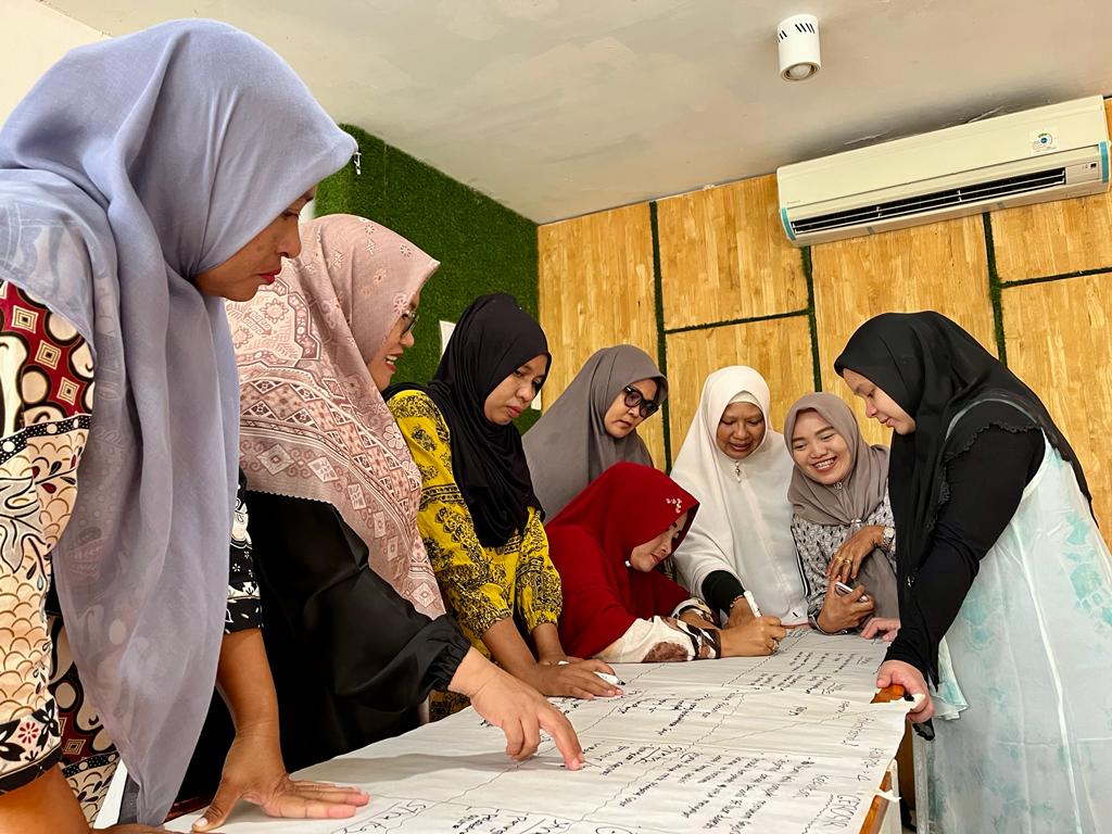 Perkuat Ekonomi, Perempuan Penyintas dan Kelompok Marginal di Aceh Dibimbing Jadi Wirausaha