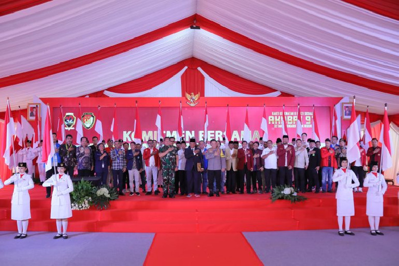 Kapolri dan Panglima TNI Bersama Warga Jatim Deklarasi Pemilu 2024 Aman Damai