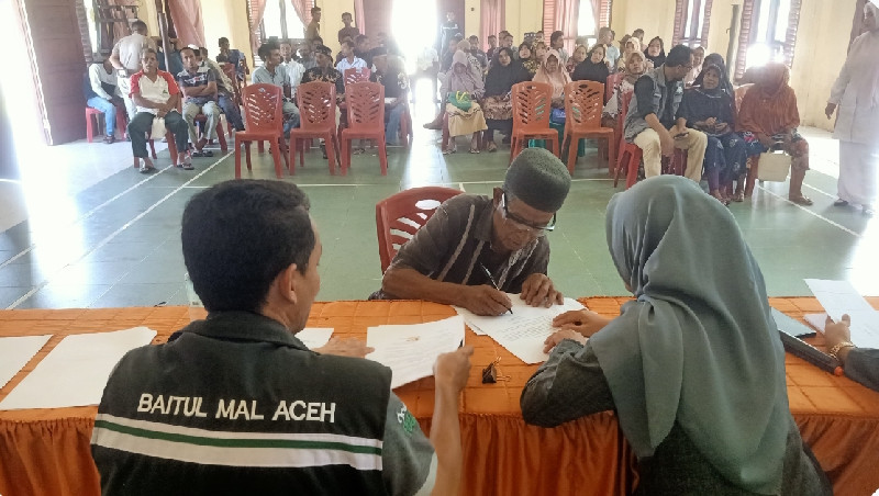 BMA Serahkan Bantuan Sanitasi Kepada 128 Keluarga Miskin Aceh Selatan dan Abdya