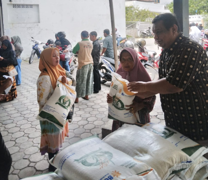 Pemko Banda Aceh Bersama PT Pos Mulai Salurkan Bantuan Beras Tahap Kedua