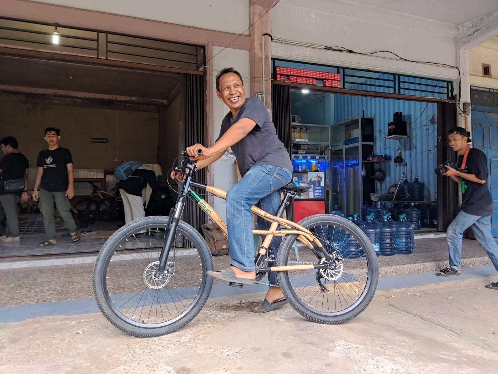 Sepeda Rotan Buatan Aceh Tembus Pasar Eropa: Ekspor Perdana ke Perancis