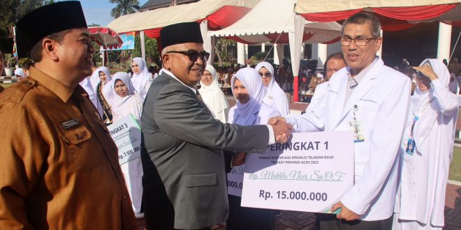 Peringati HKN ke-59, Pemerintah Aceh Beri Penghargaan Untuk Tenaga Kesehatan