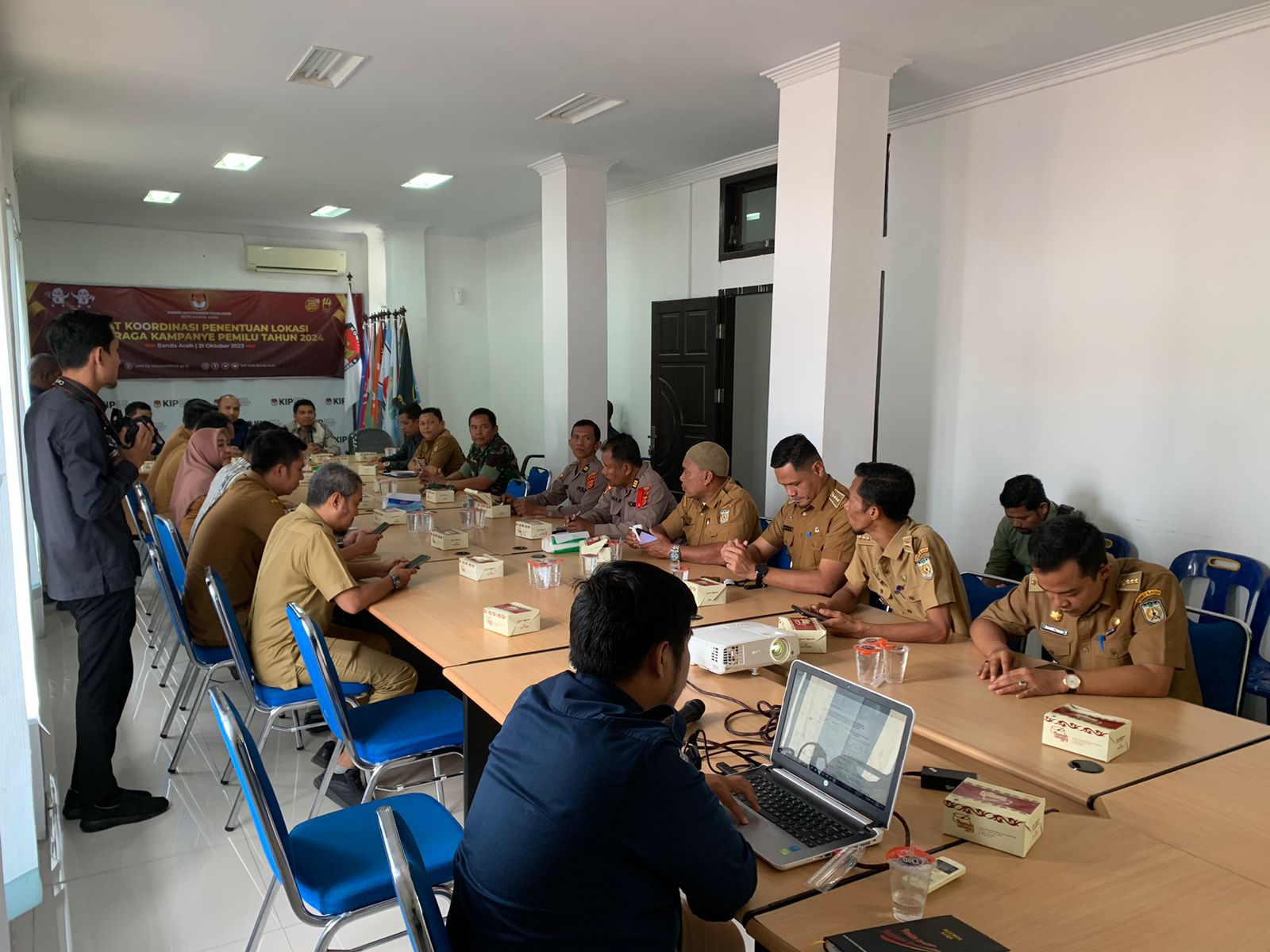 KIP Banda Aceh Bersama Forkopimda Gelar Rapat Soal APK Pemilu 2024, Ini Aturannya