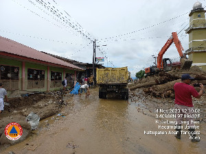 Sempat Terisolasi Akibat Banjir Bandang, Akses Jalan di Aceh Tenggara Mulai Terbuka
