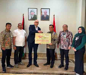 Bank Aceh Serahkan Donasi Untuk Palestina Rp 1 Miliar Lebih