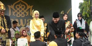 PJ Gubernur dan Forkopimda Aceh Sapa Peserta Pawai Budaya PKA ke-8