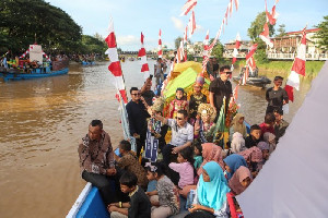 Pawai Kapal Hias PKA-8 Hipnotis Ribuan Masyarakat Aceh